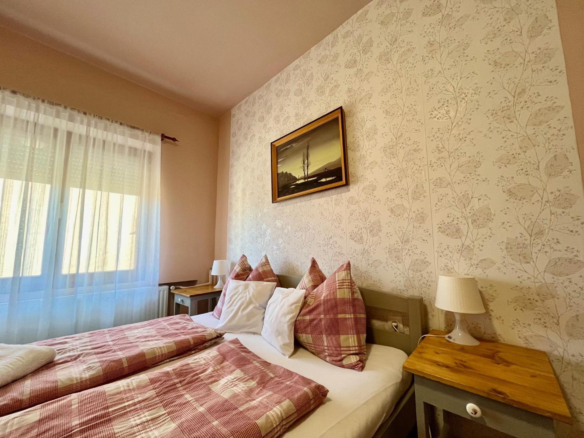 Borbaratok Vendeghaz Hotel Villány Buitenkant foto