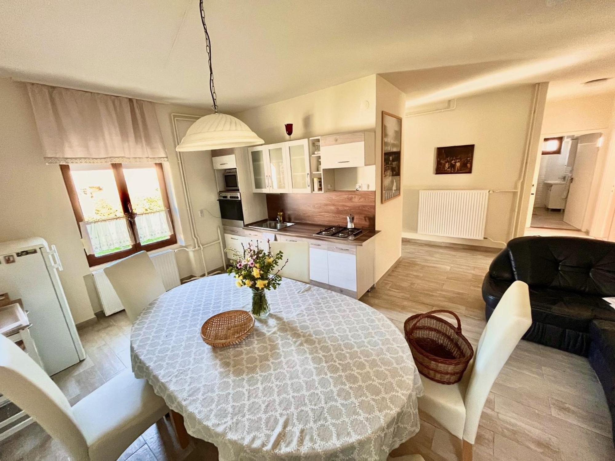 Borbaratok Vendeghaz Hotel Villány Buitenkant foto