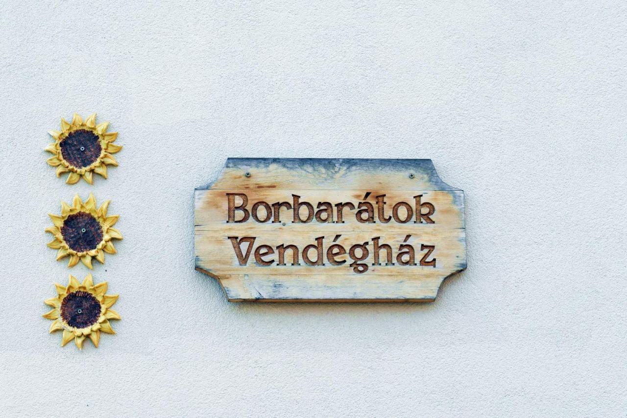 Borbaratok Vendeghaz Hotel Villány Buitenkant foto