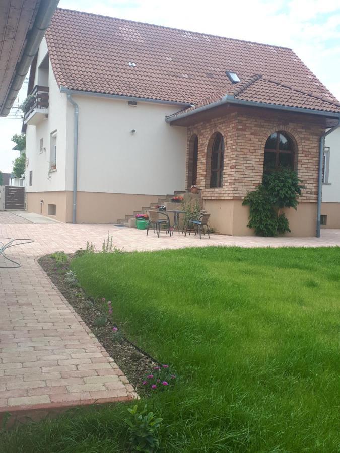Borbaratok Vendeghaz Hotel Villány Buitenkant foto
